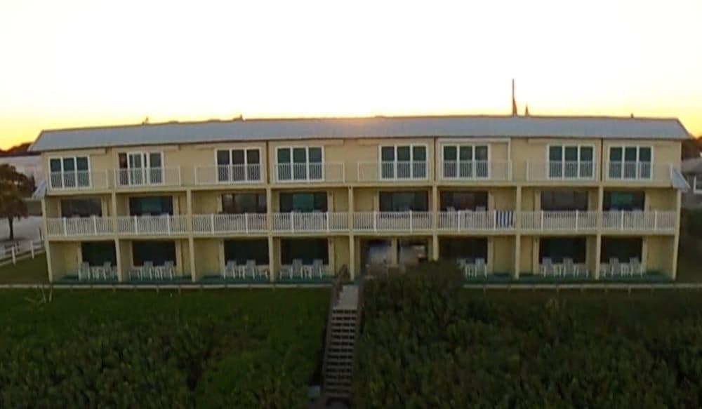 Tuckaway Shores Oceanfront Resort