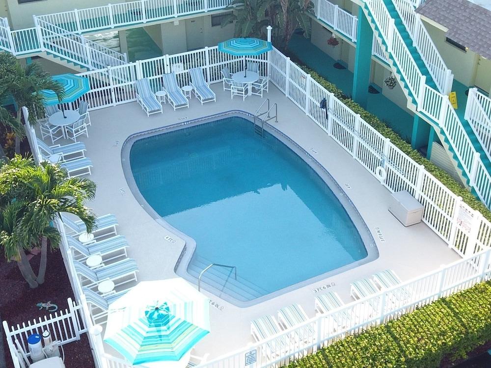 Tuckaway Shores Oceanfront Resort