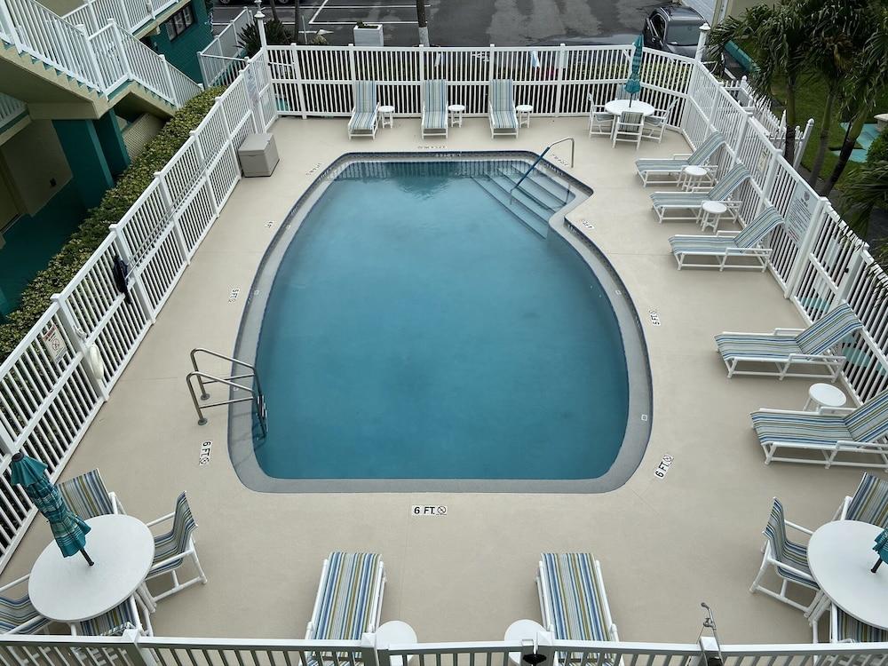 Tuckaway Shores Oceanfront Resort