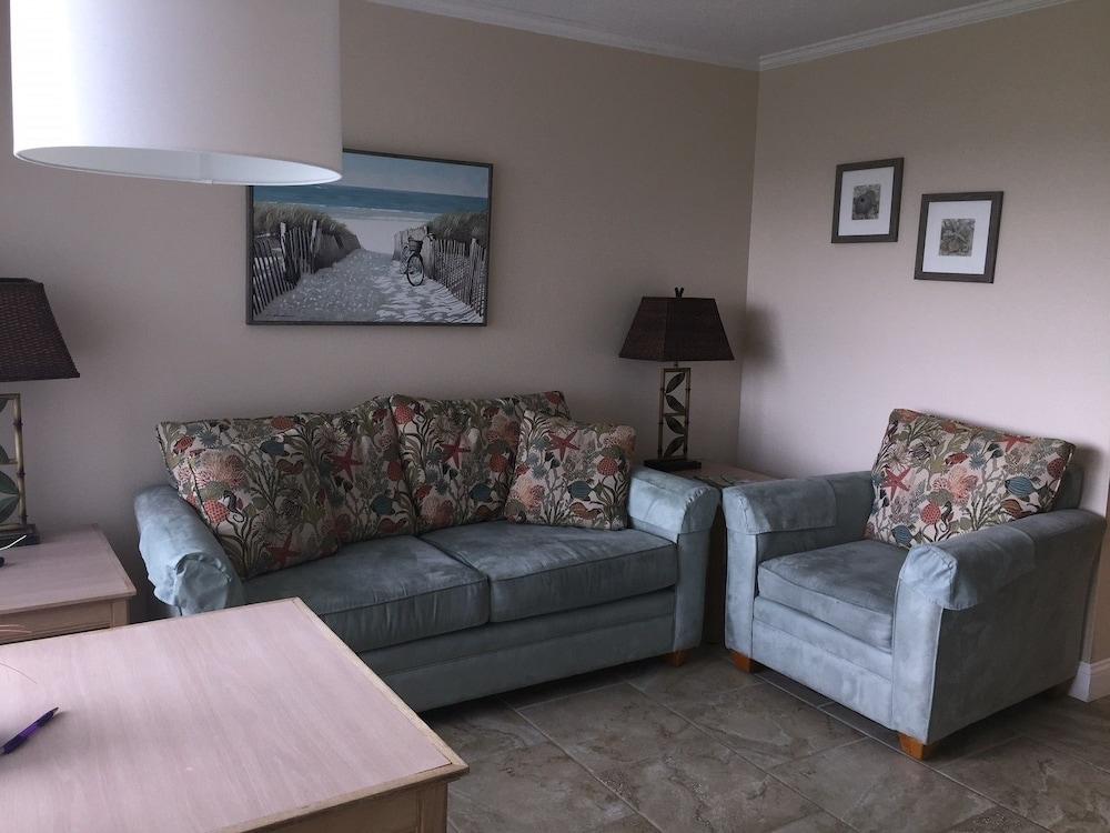 Tuckaway Shores Oceanfront Resort