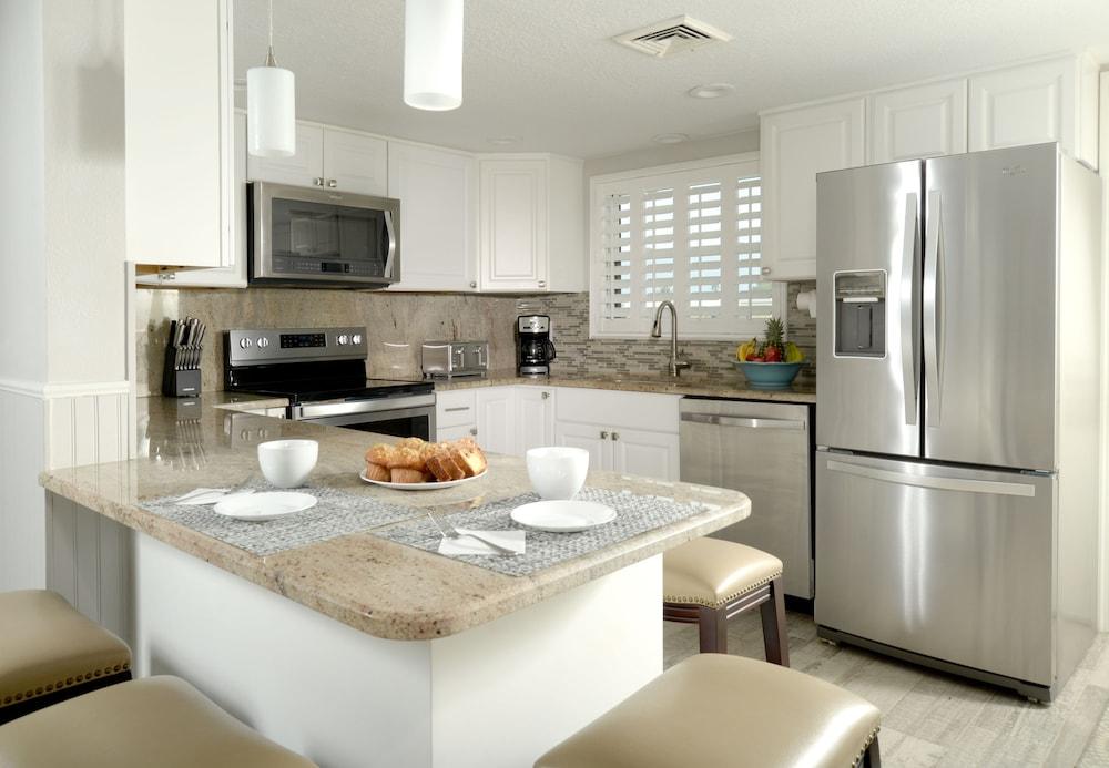 Tuckaway Shores Oceanfront Resort