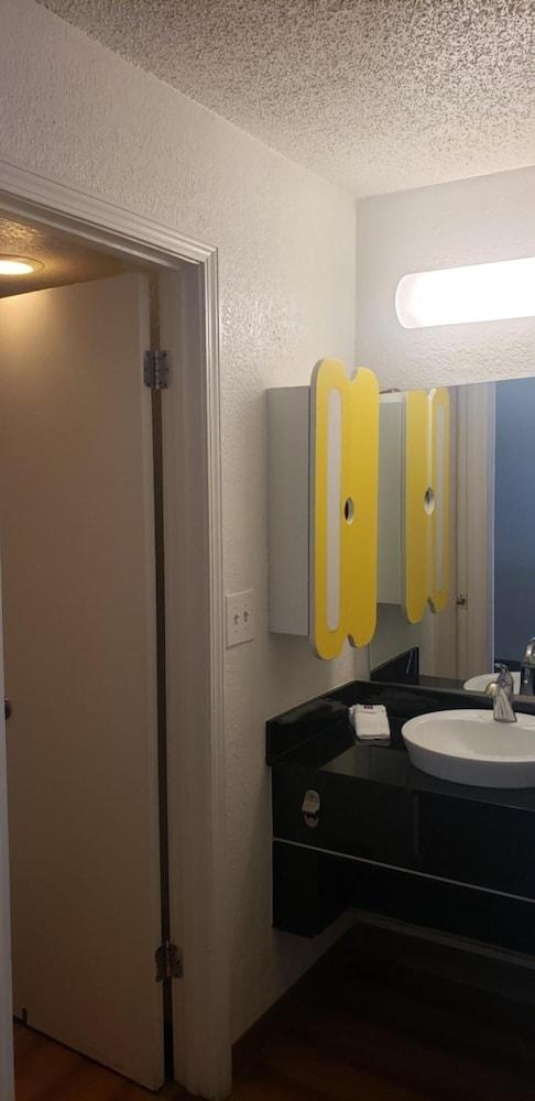 Motel 6 Destin