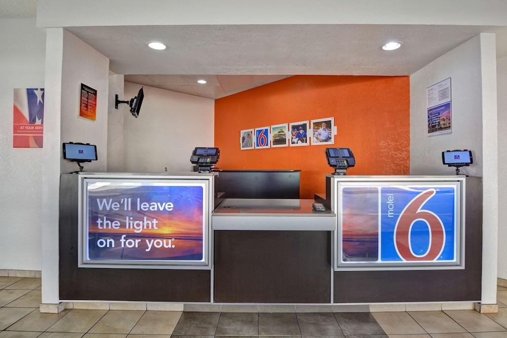 Motel 6 Destin