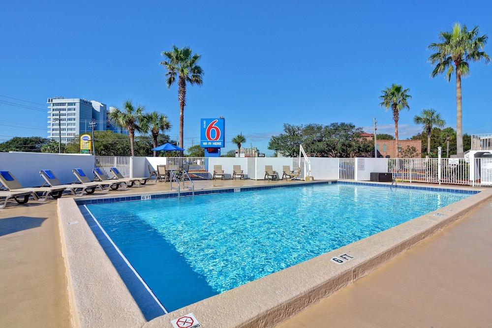 Motel 6 Destin