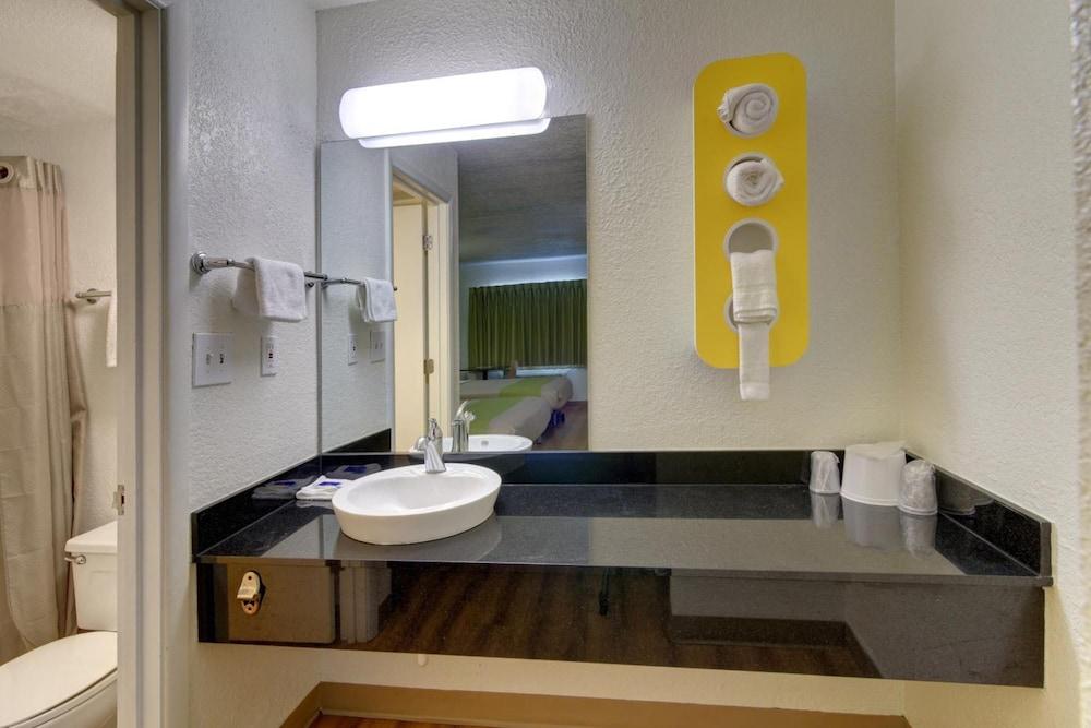 Motel 6 Destin
