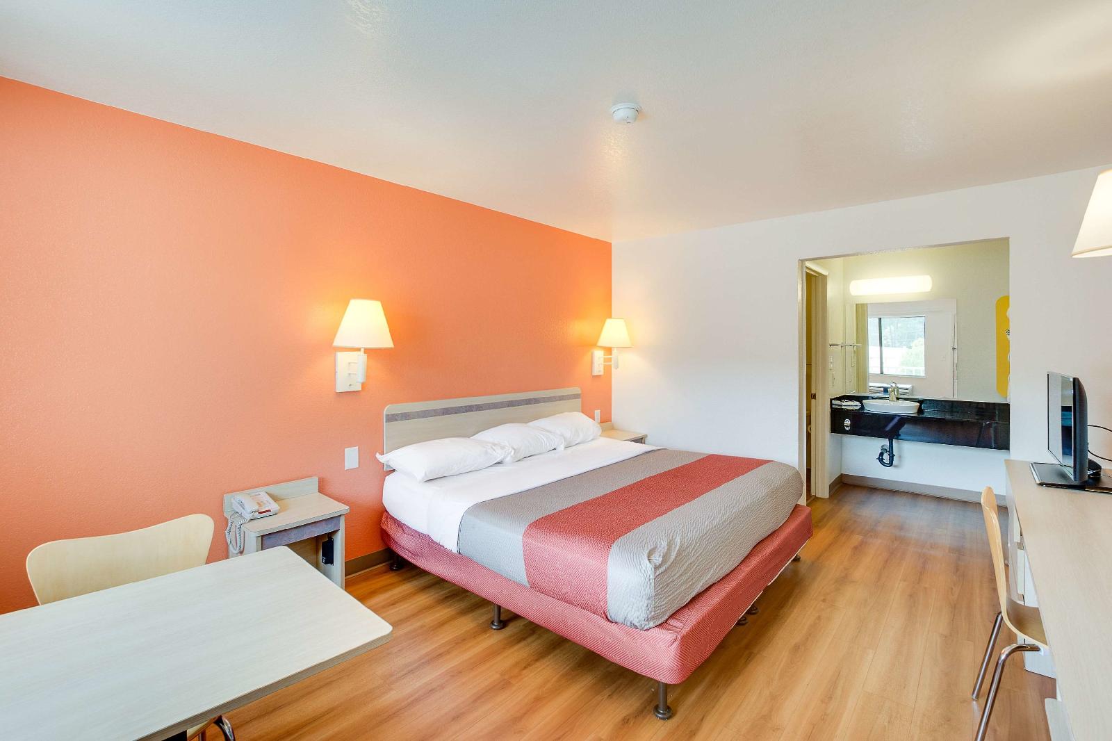Motel 6 Columbia West