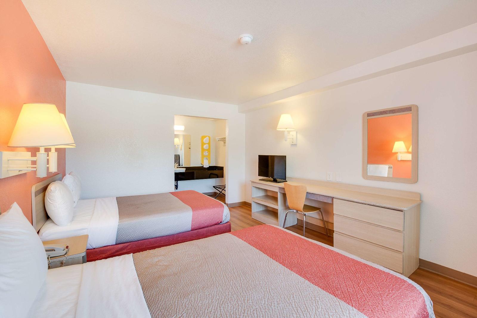 Motel 6 Columbia West