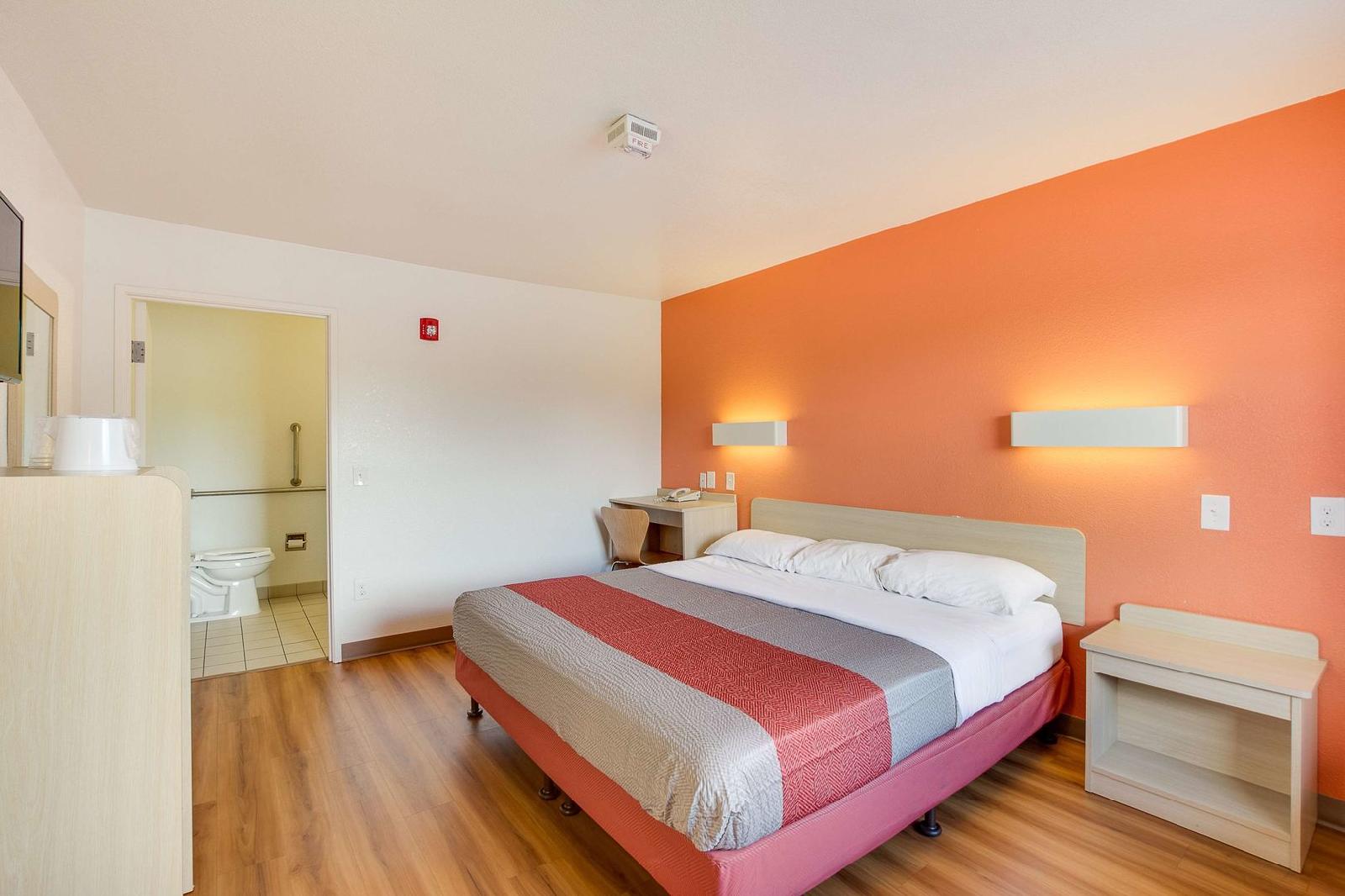 Motel 6 Columbia West