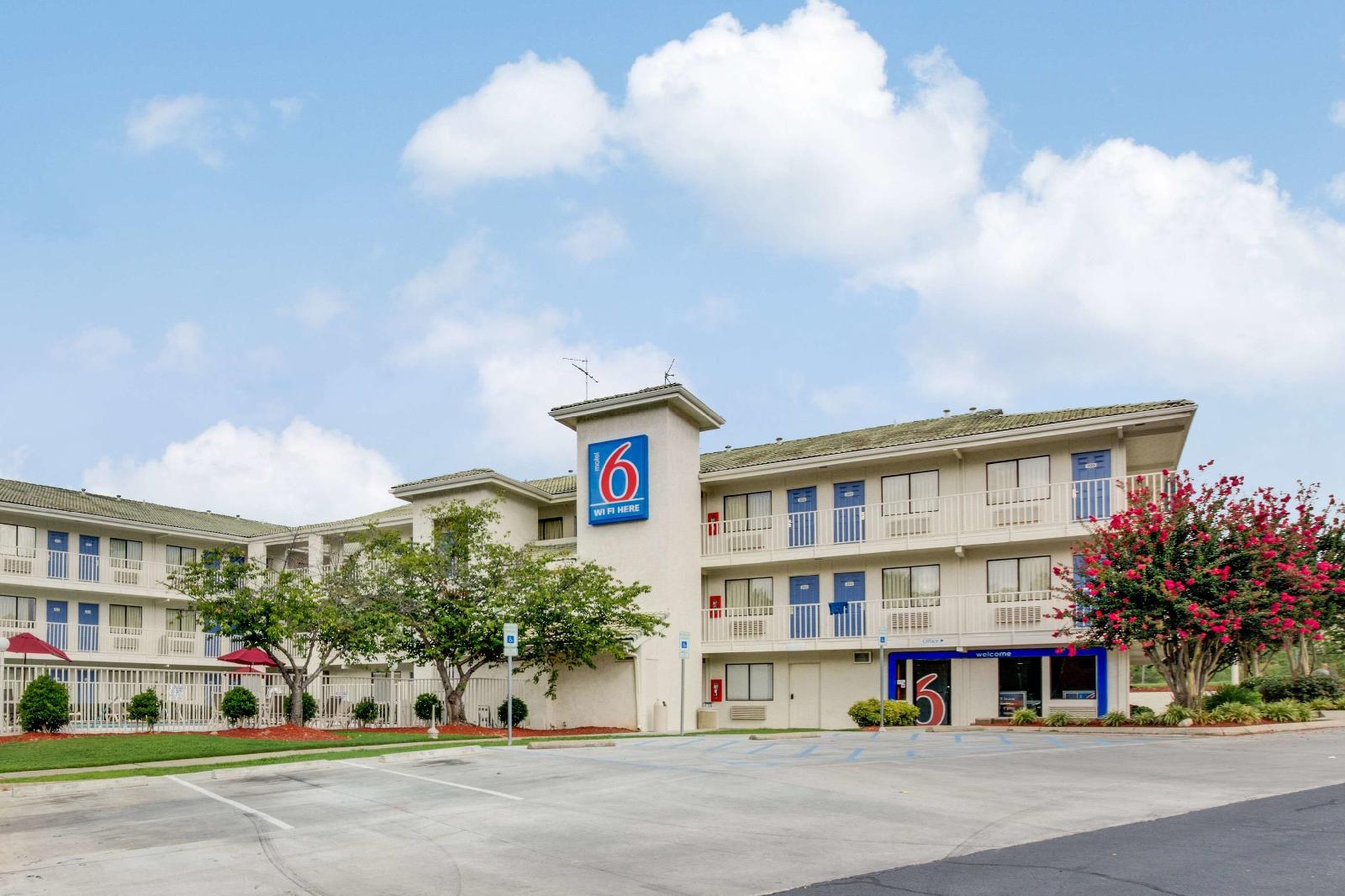 Motel 6 Columbia West
