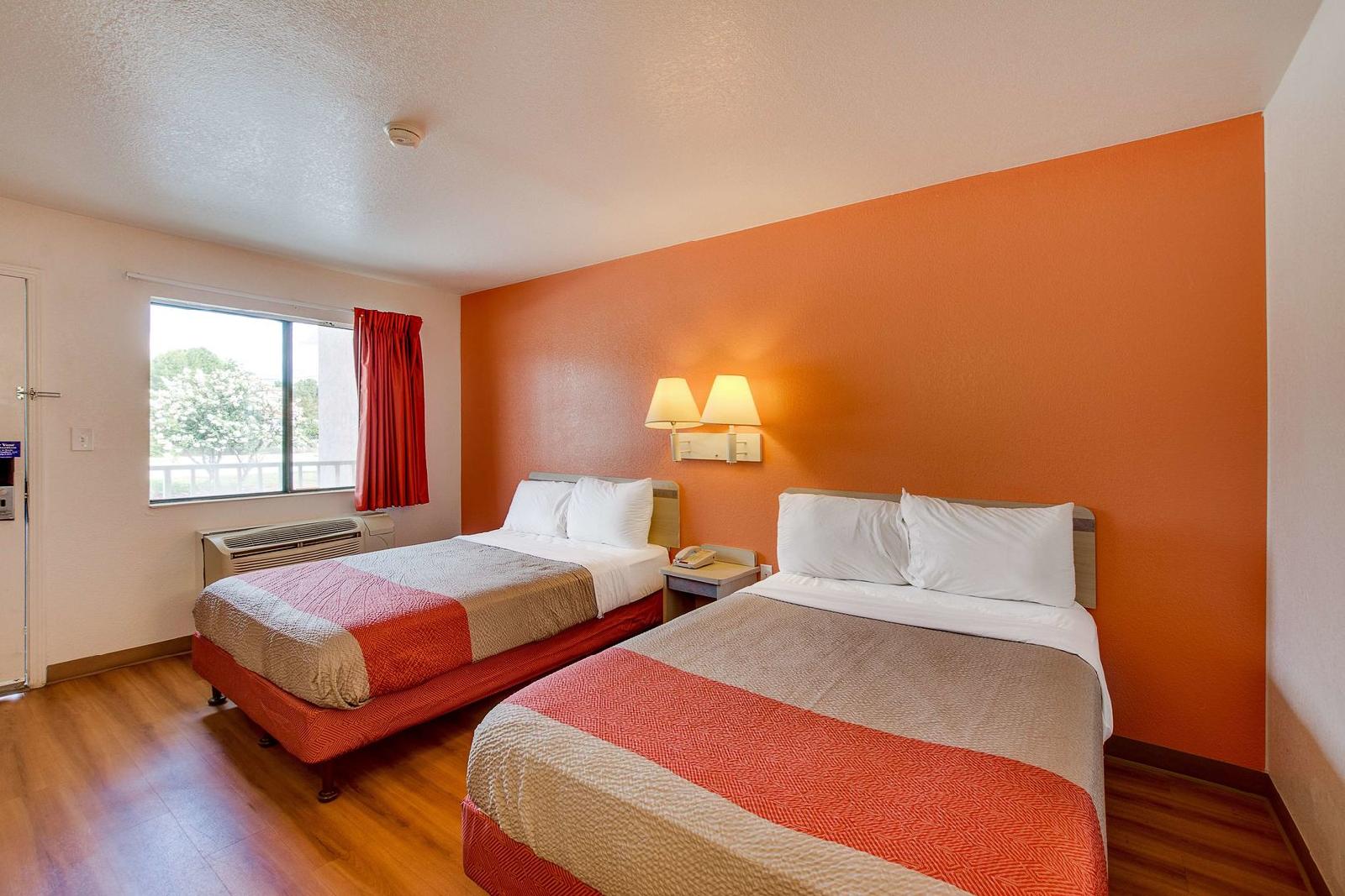 Motel 6 Columbia West
