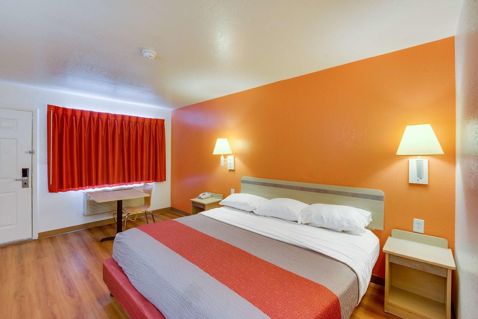 Motel 6 Columbia West