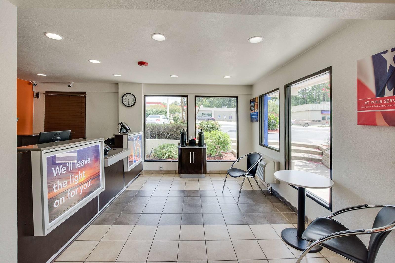 Motel 6 Columbia West