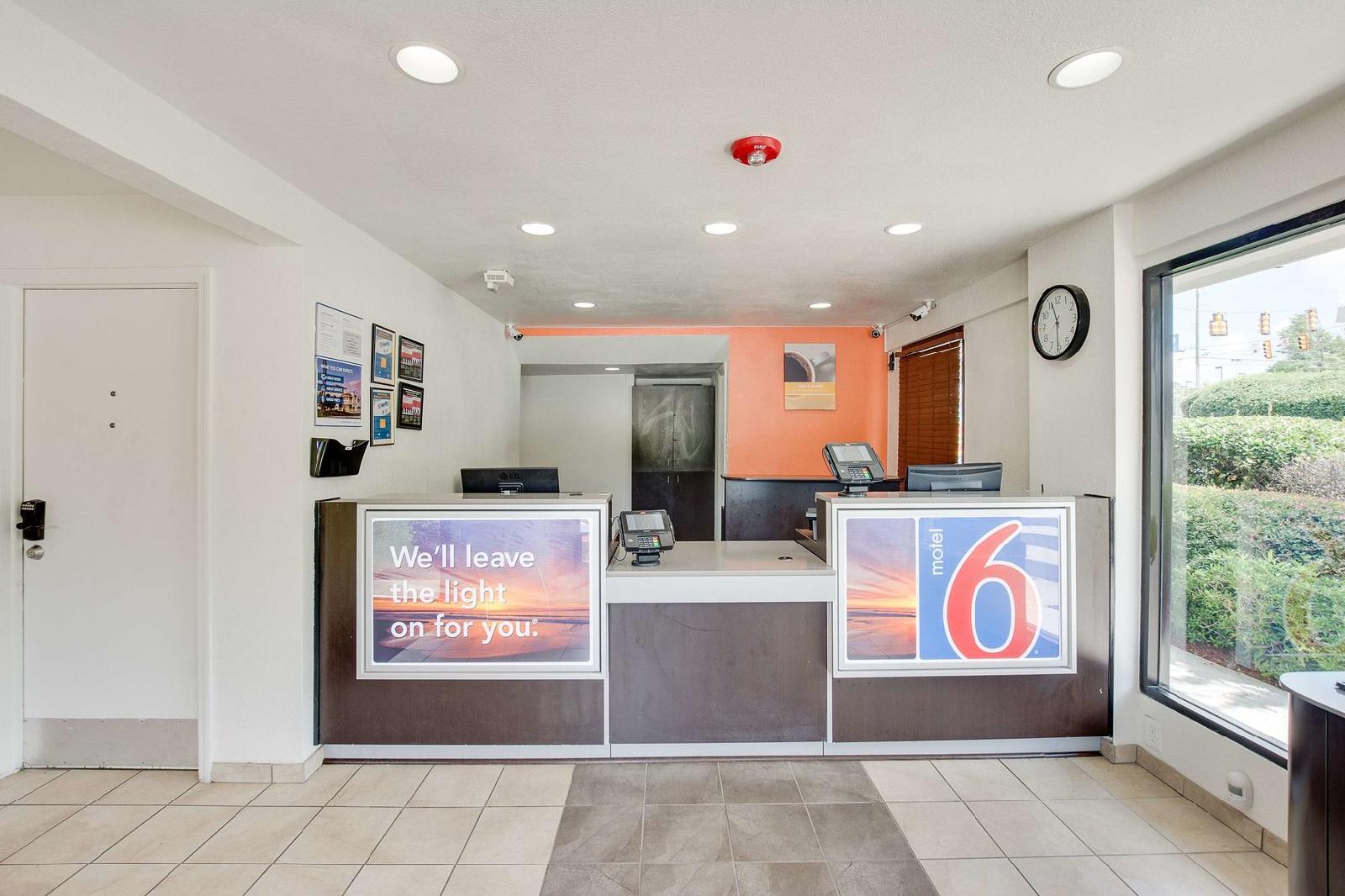 Motel 6 Columbia West