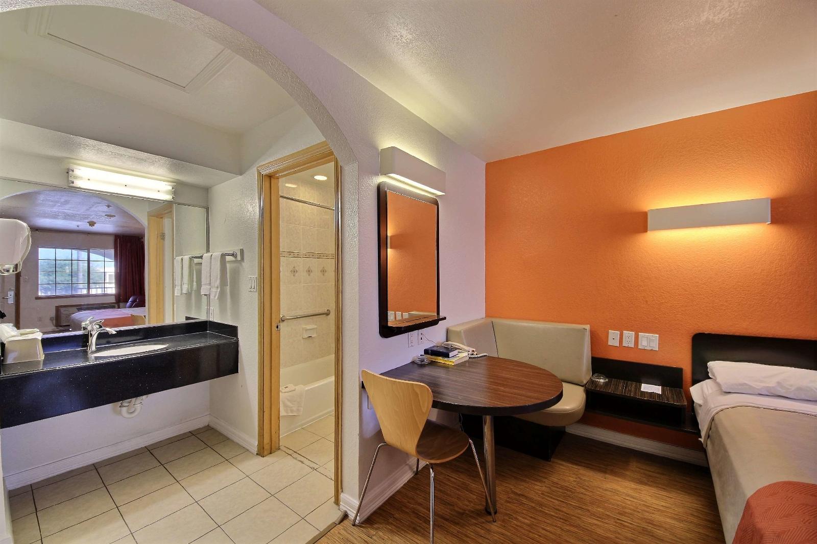Motel 6 Edinburg