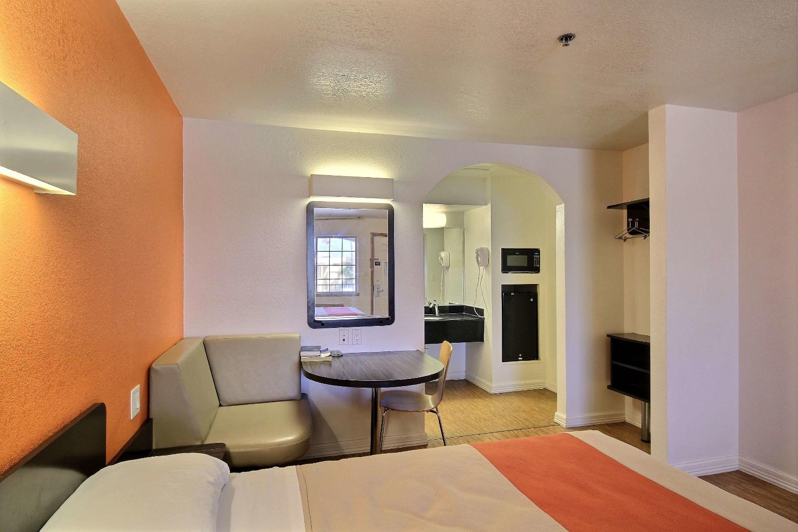Motel 6 Edinburg