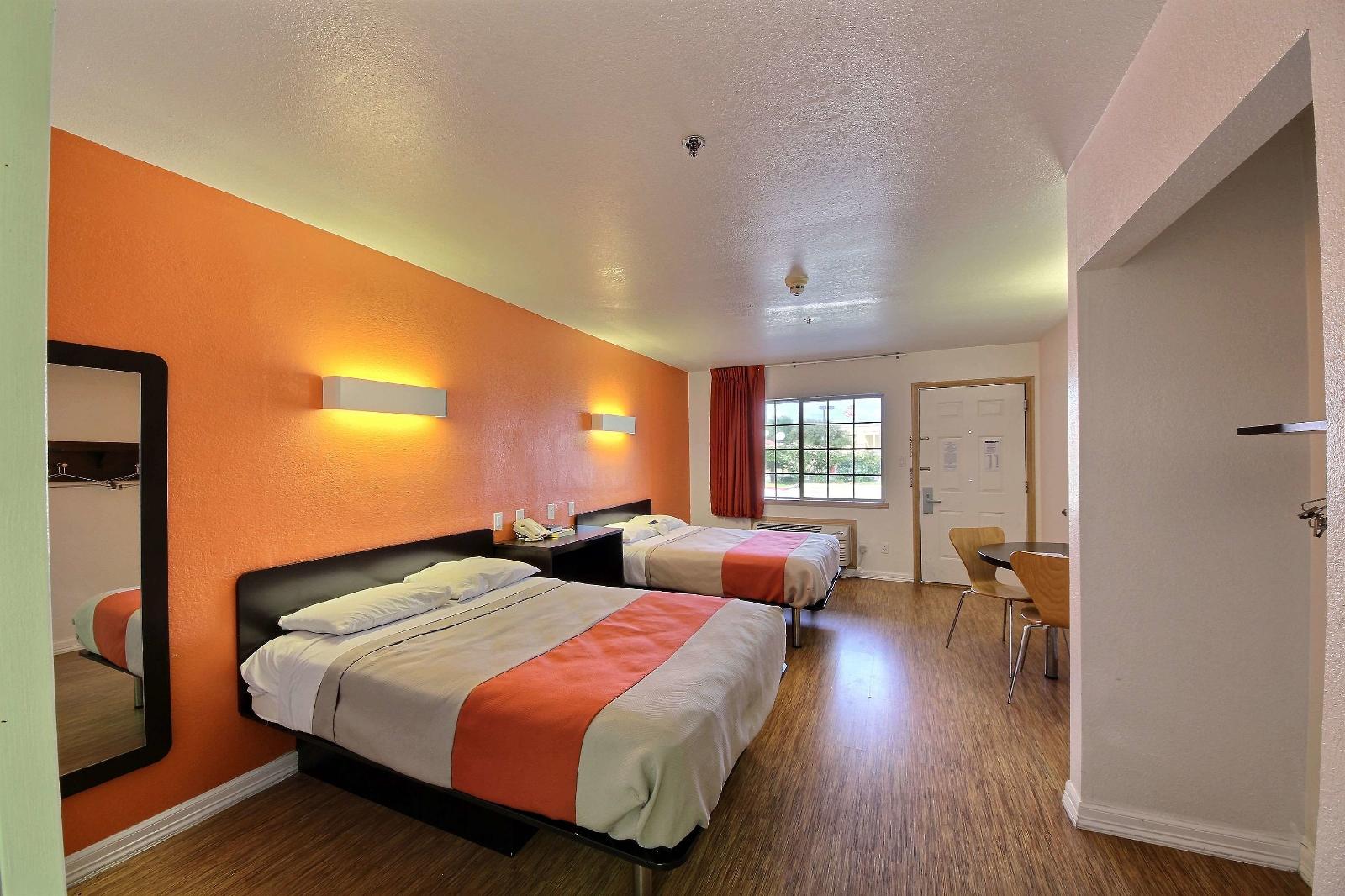Motel 6 Edinburg