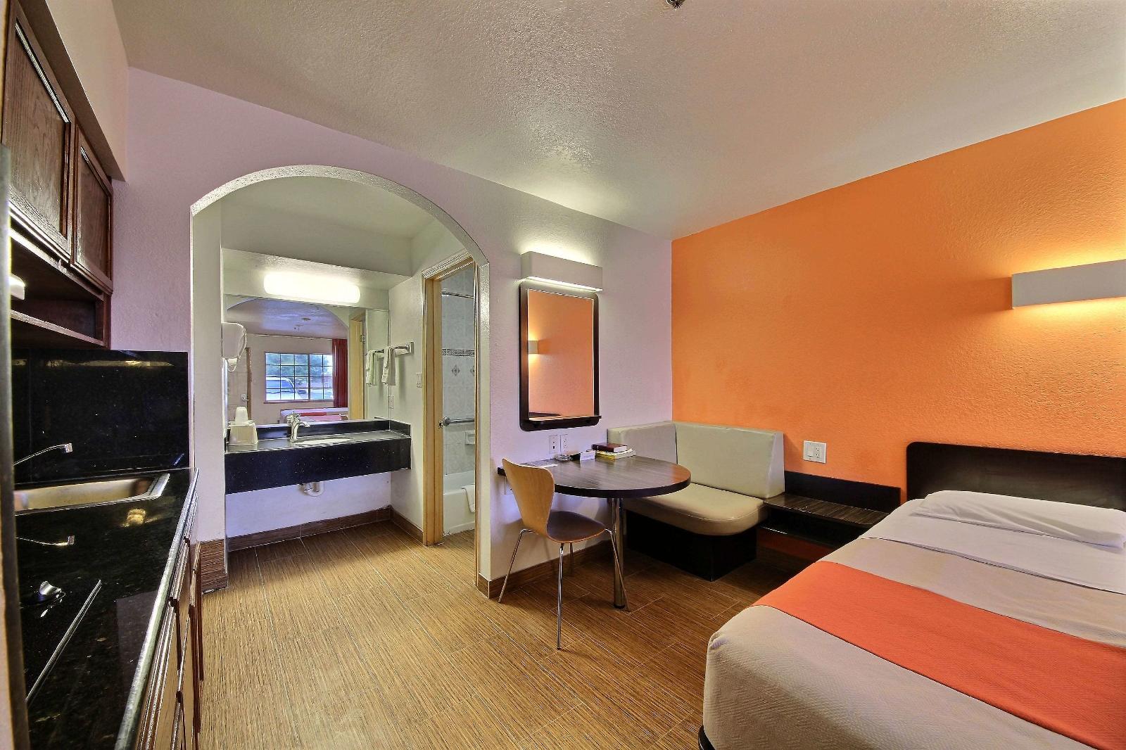 Motel 6 Edinburg