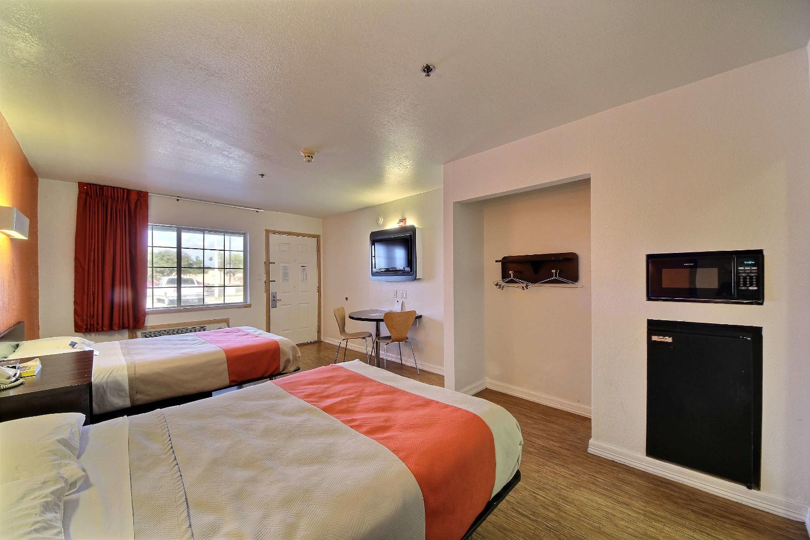Motel 6 Edinburg