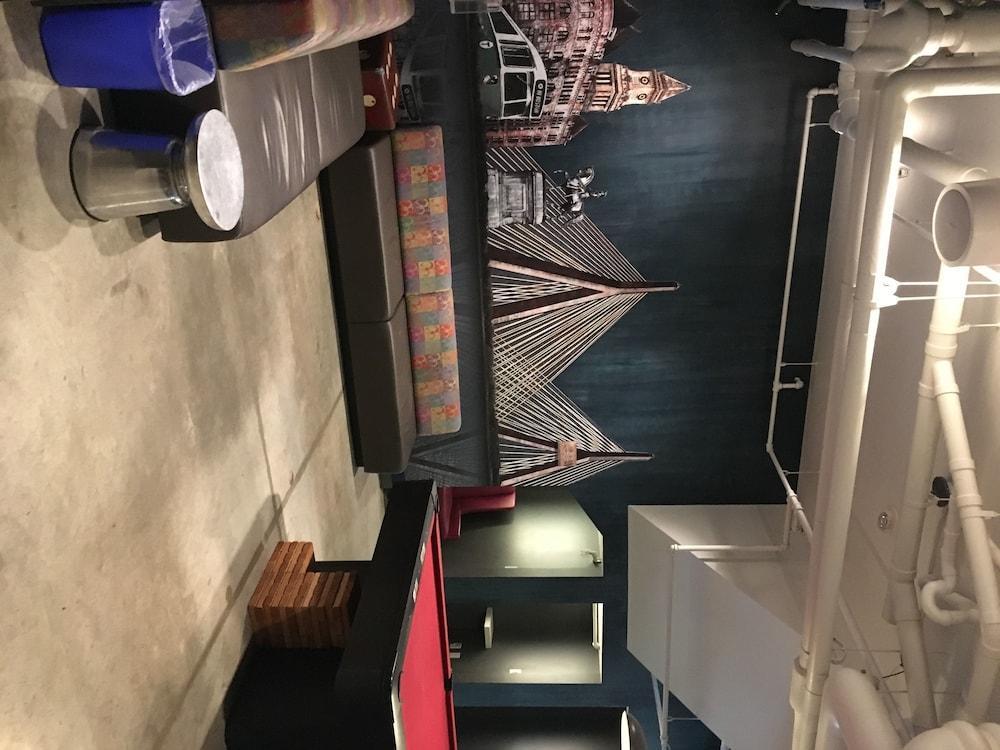 HI Boston