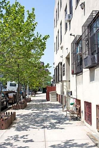 New York Moore Hostel