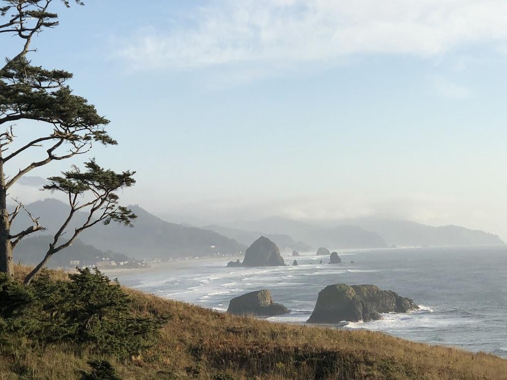 Inn At Haystack Rock