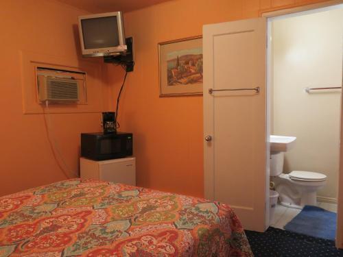 Pillow Talk Motel