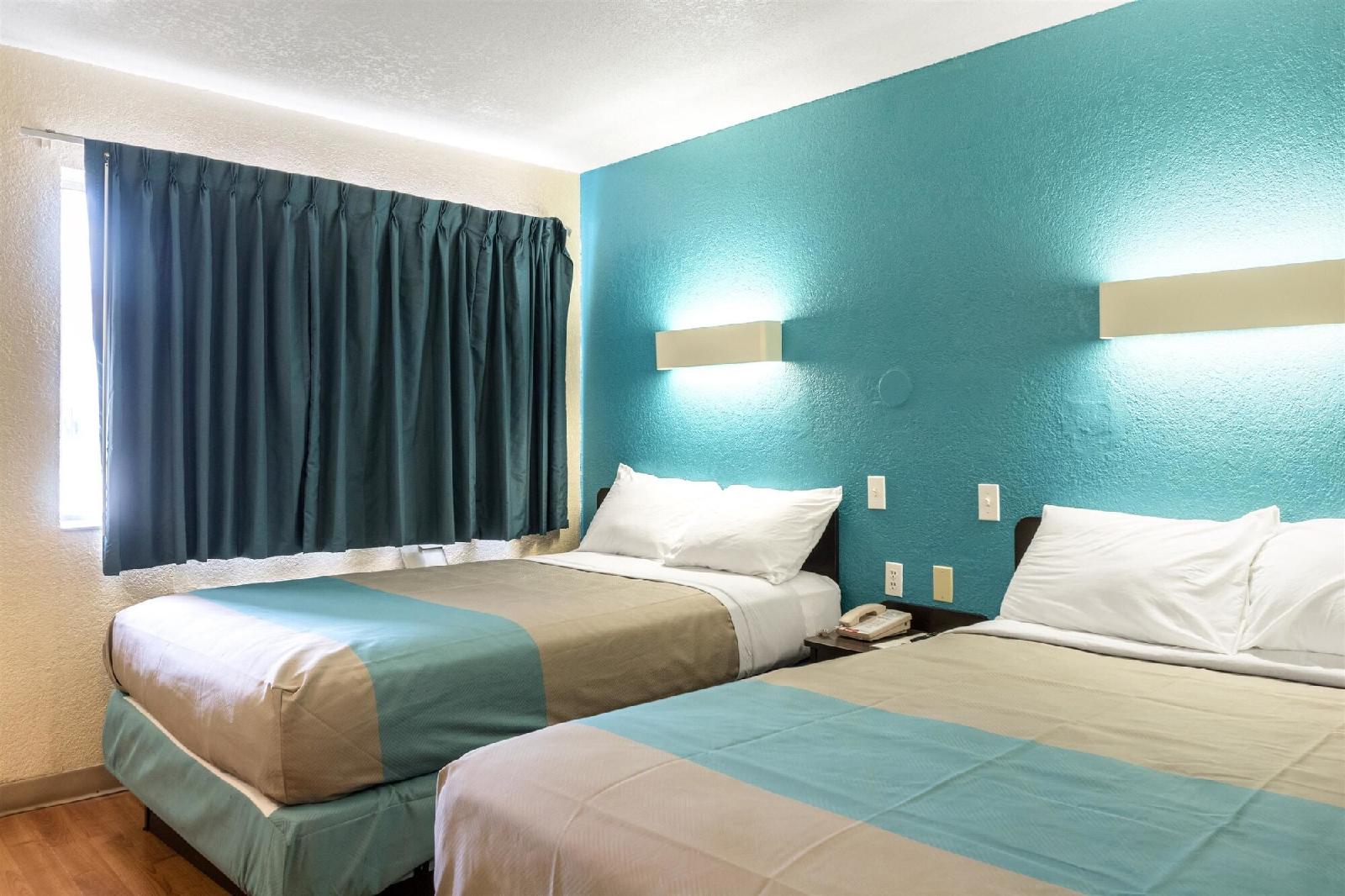 Motel 6 Victoria