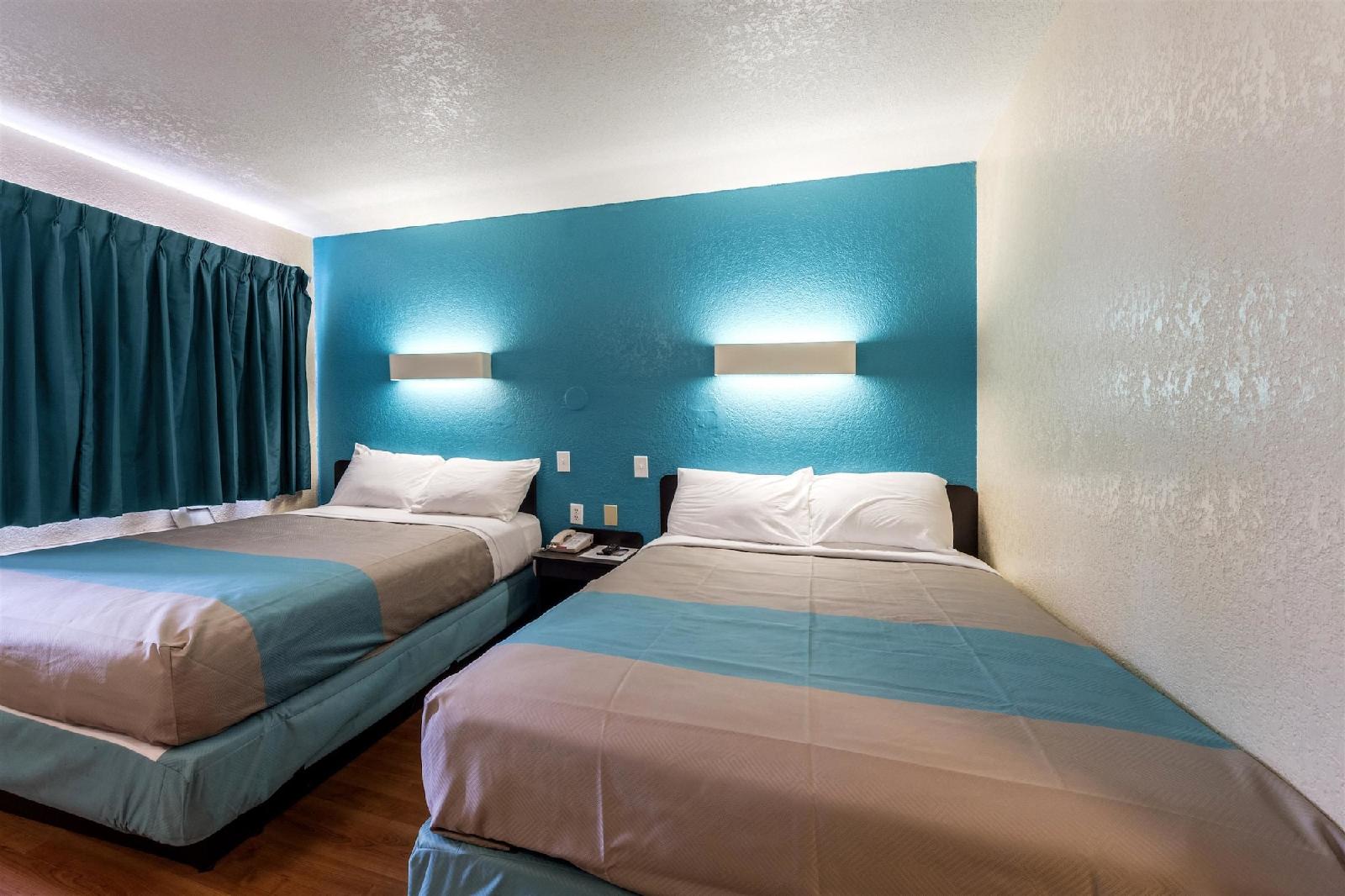 Motel 6 Victoria