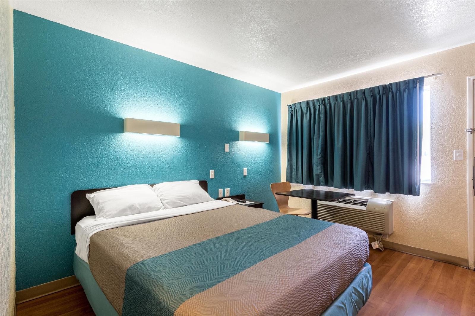 Motel 6 Victoria