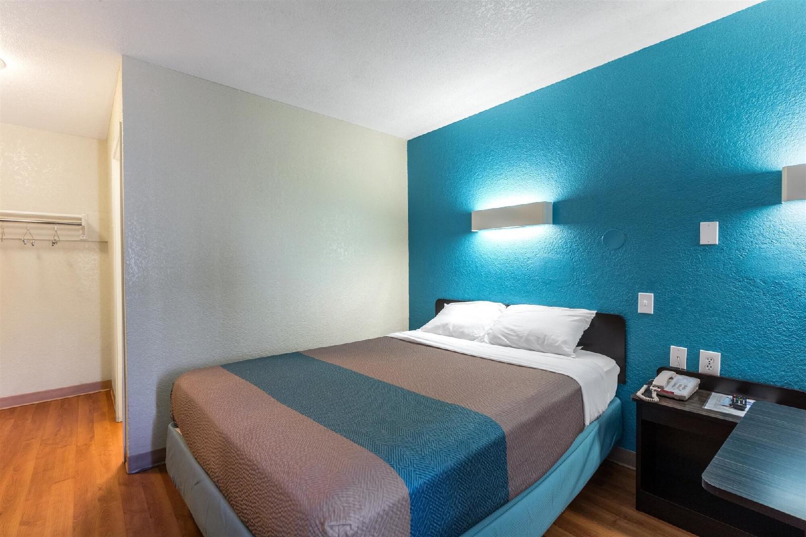 Motel 6 Victoria