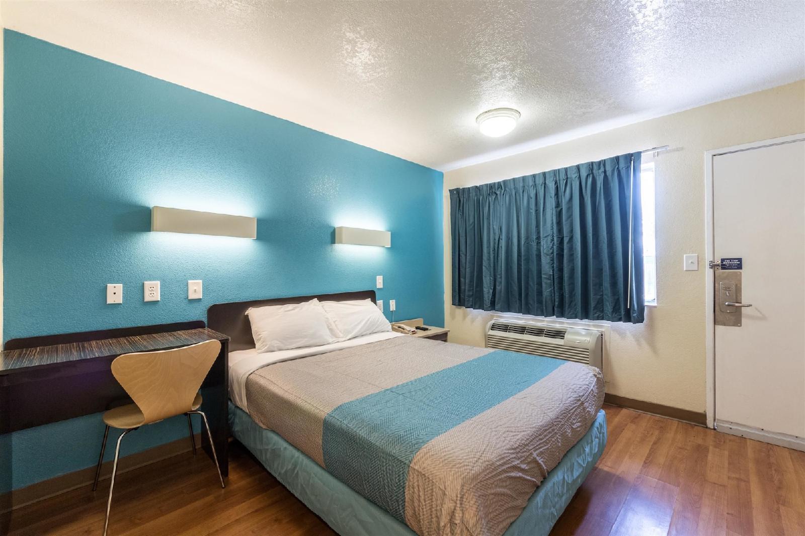 Motel 6 Victoria