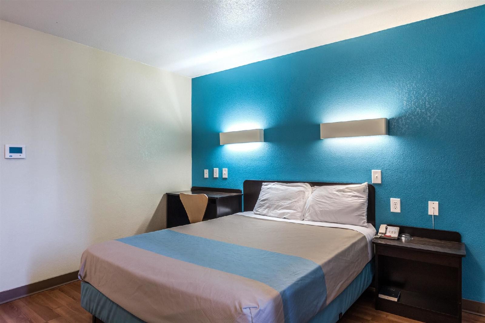 Motel 6 Victoria