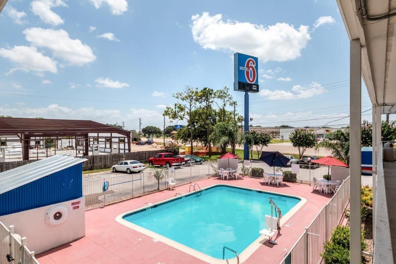 Motel 6 Victoria