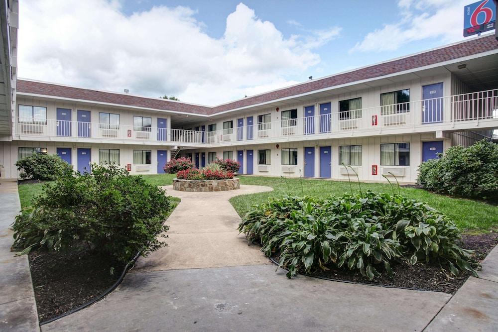 Motel 6 Elkton