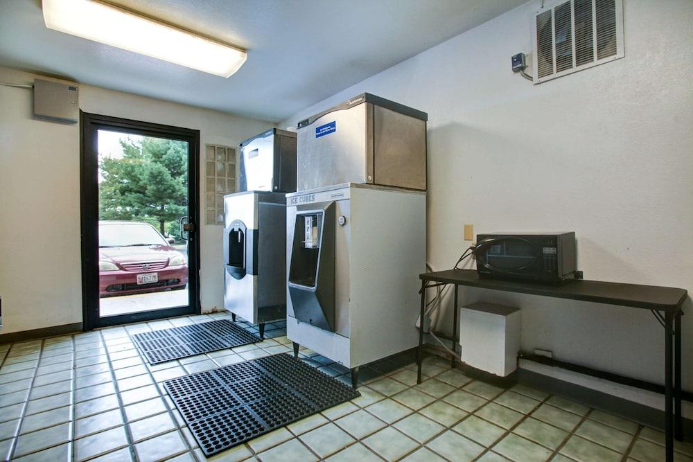 Motel 6 Elkton