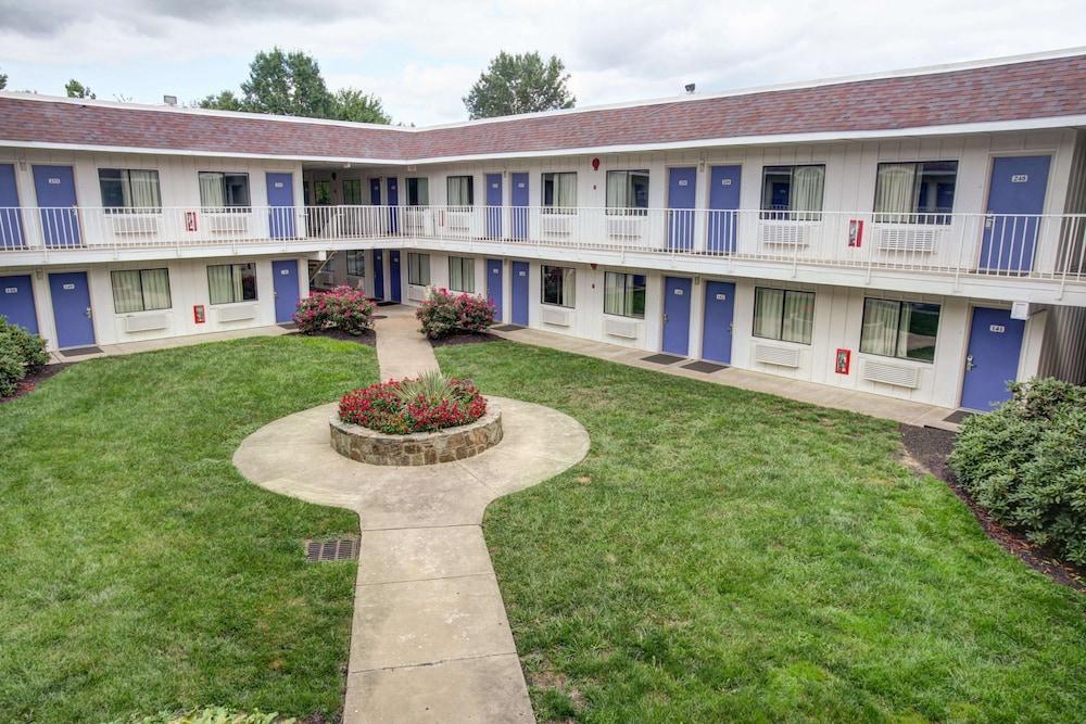 Motel 6 Elkton
