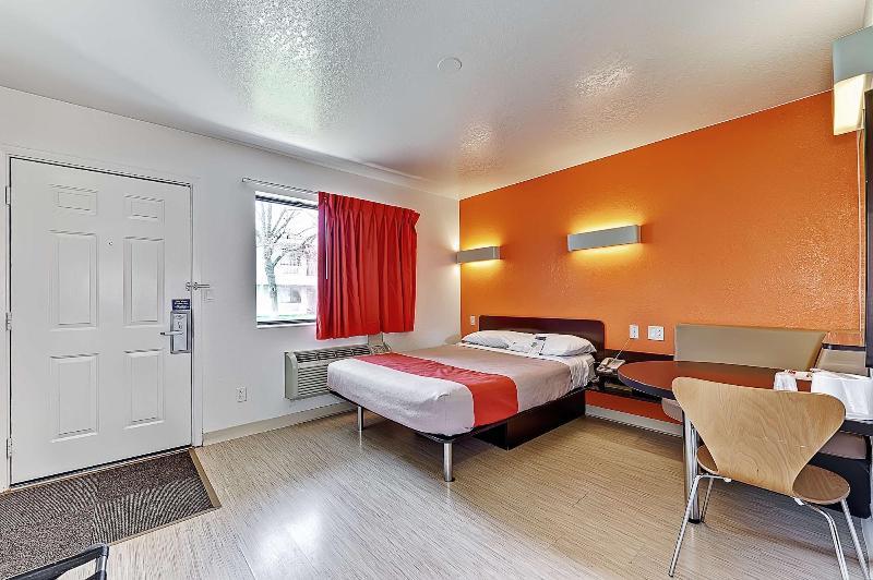 Motel 6 Chicago West Villa Park