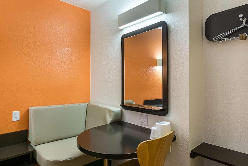 Motel 6 Chicago West Villa Park