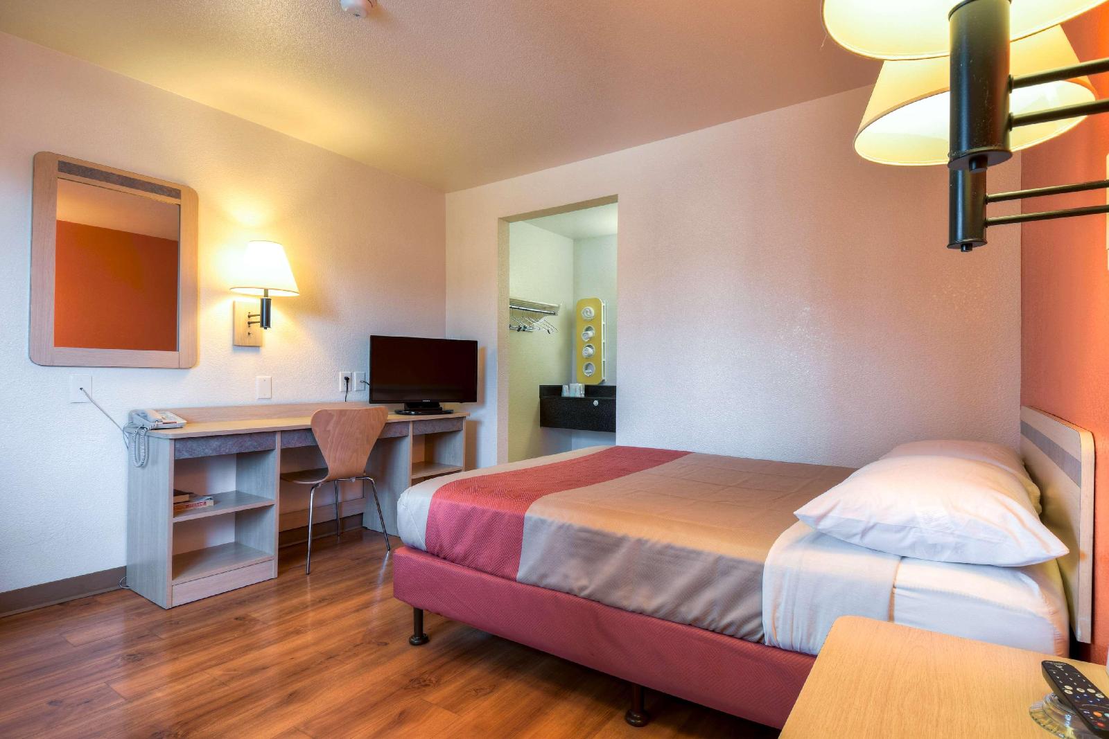 Motel 6 Escondido