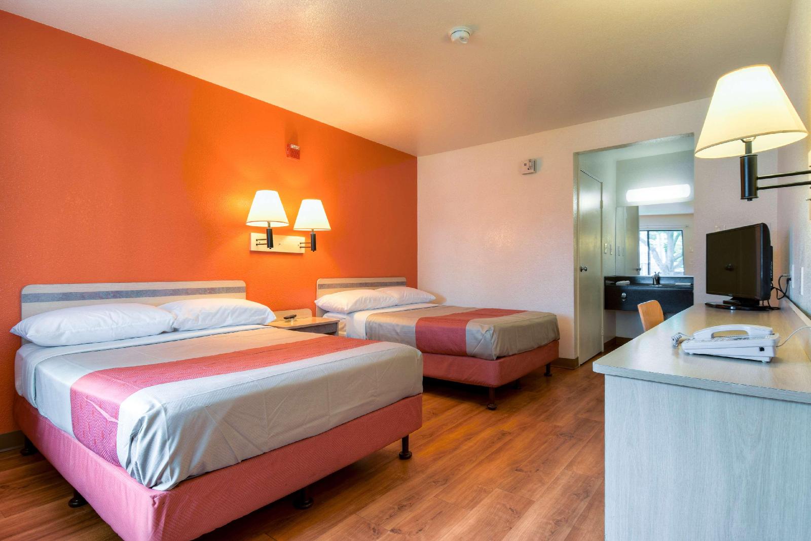 Motel 6 Escondido