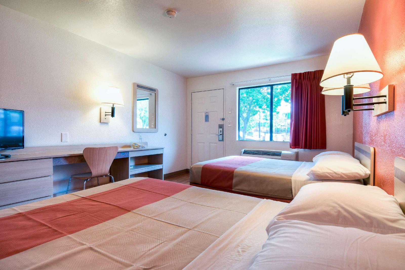 Motel 6 Escondido