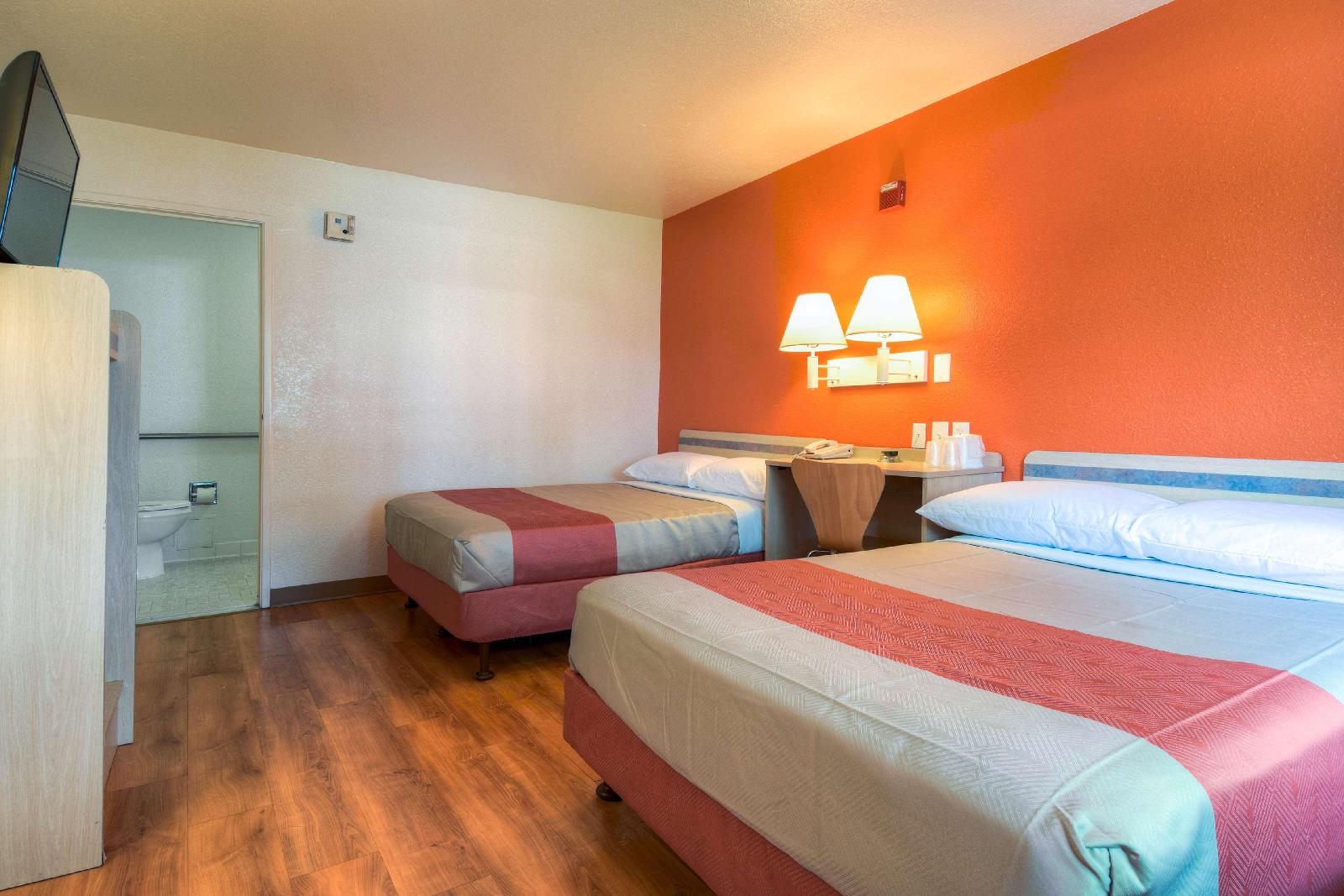 Motel 6 Escondido