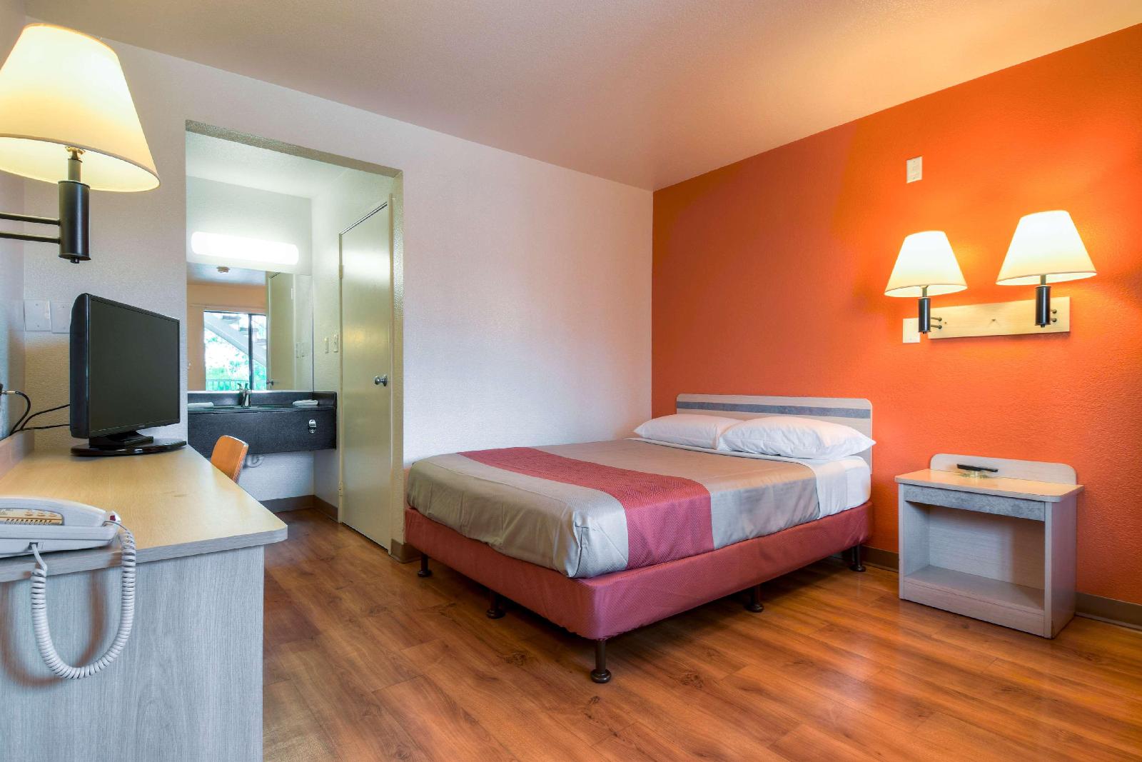 Motel 6 Escondido