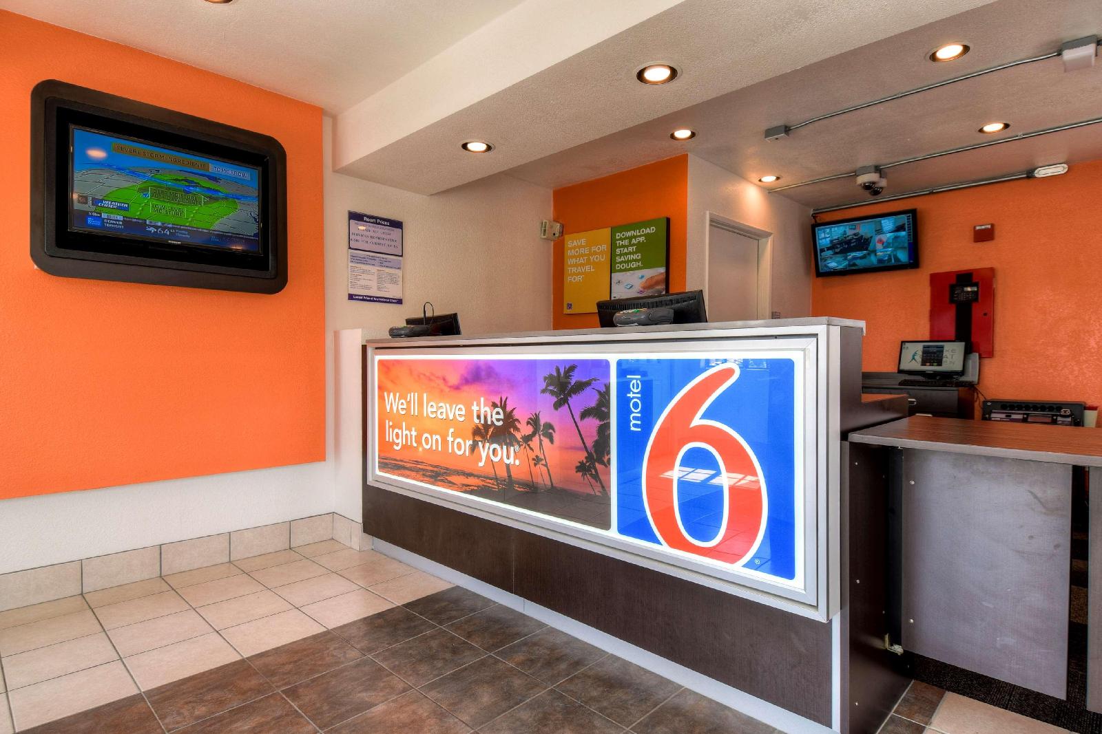 Motel 6 Escondido