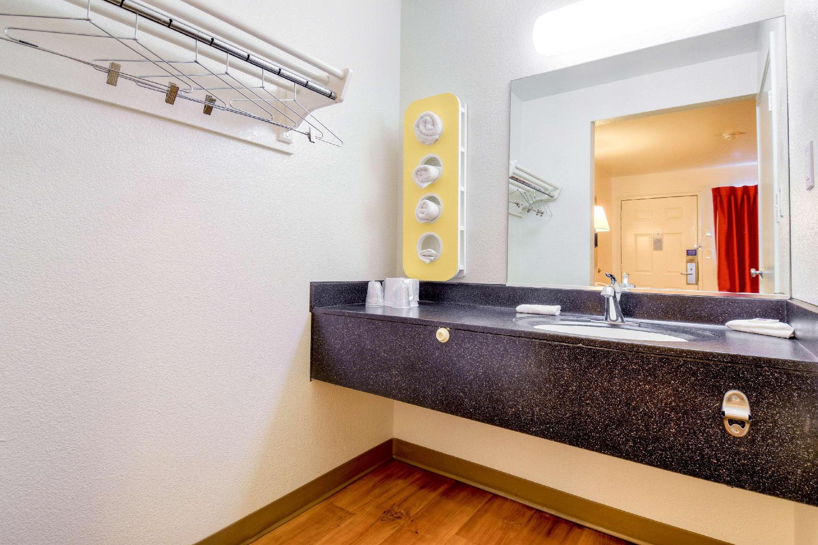 Motel 6 Escondido