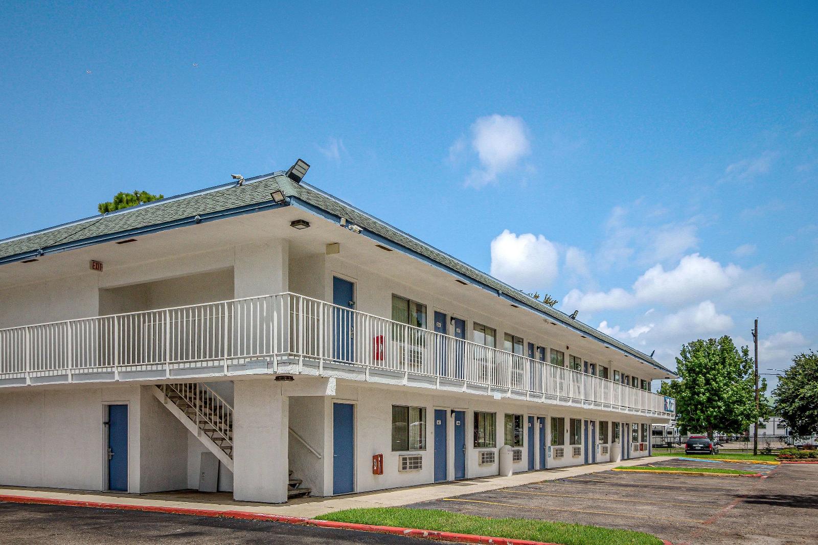 Motel 6 Conroe