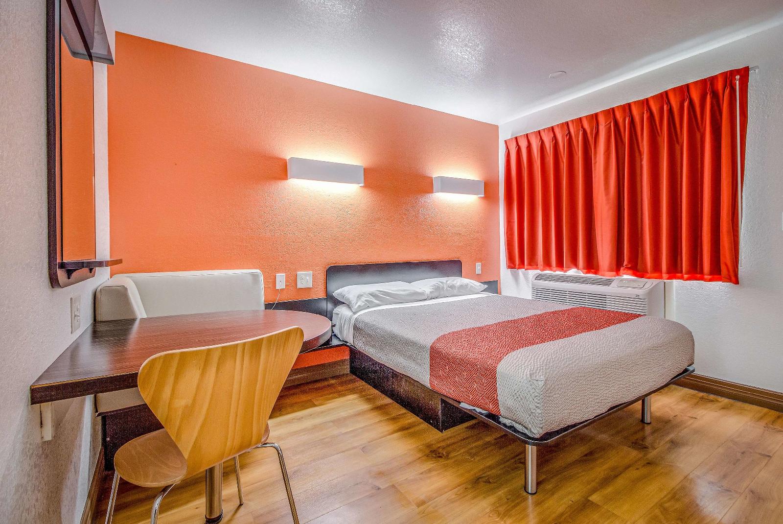 Motel 6 Conroe
