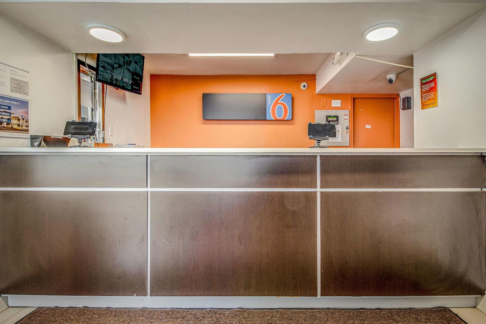 Motel 6 Conroe