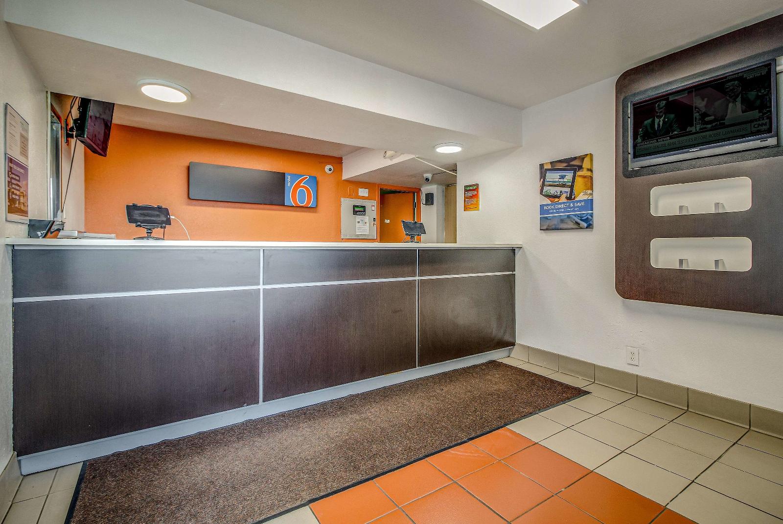 Motel 6 Conroe