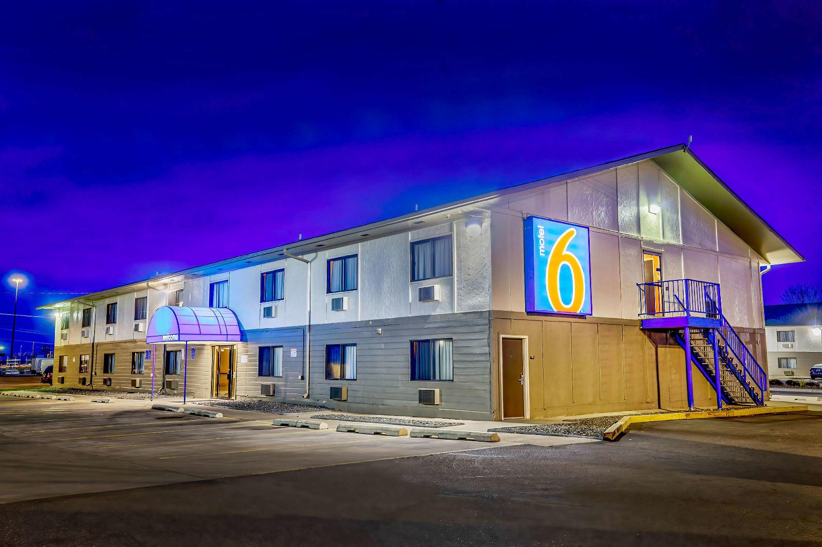 Motel 6 Duluth MN